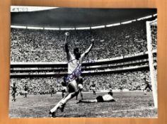 Football, Carlos Alberto Torres signed 16x12 black and white photograph pictured during the 1970