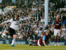 Football. Rafael Van Der Vaart Hand signed 16x12 Colour photo showing Van Der Vaart scoring