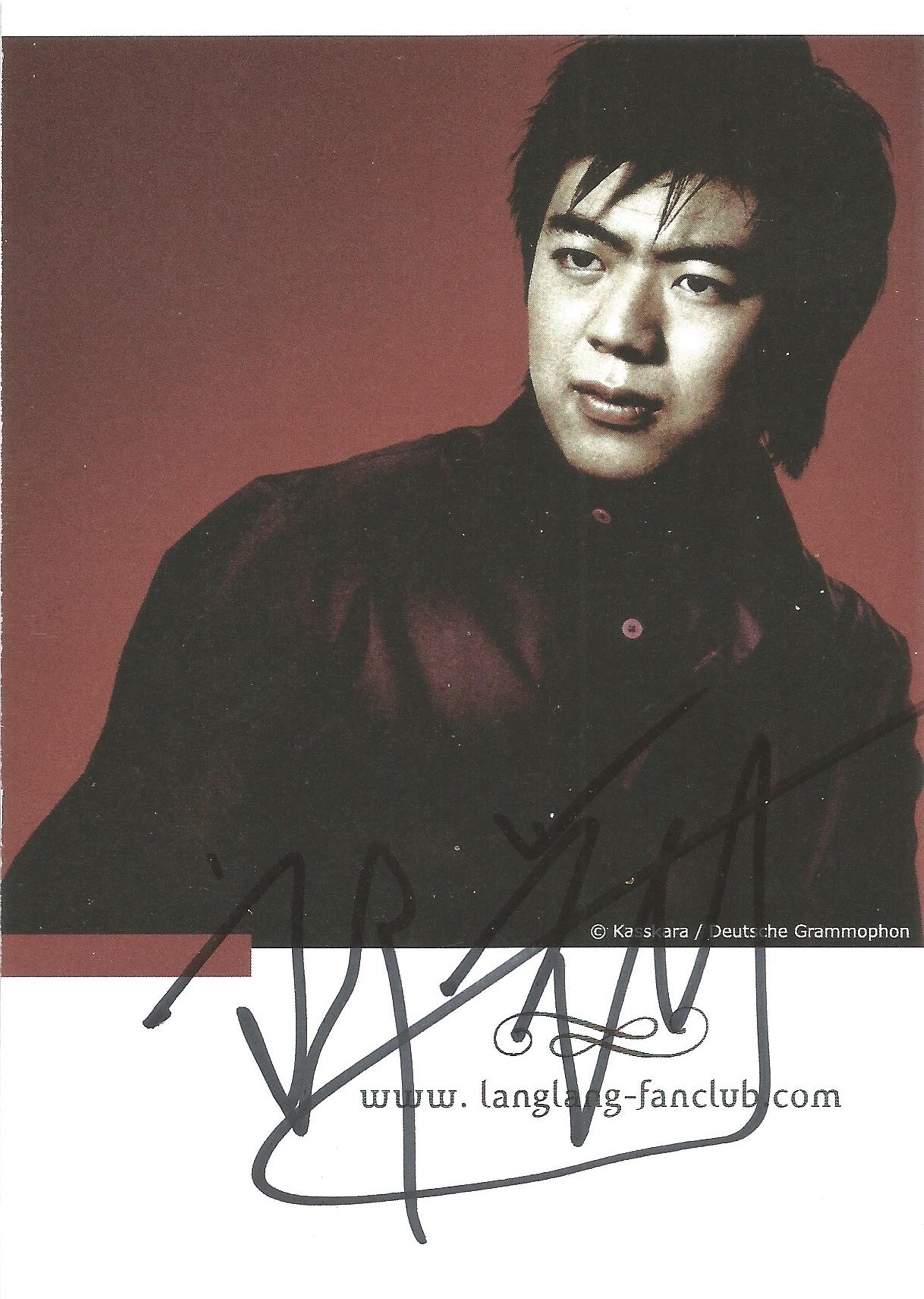 Lang Lang signed 6x4 colour photo. Lang Lang is a Chinese concert pianist who has performed with