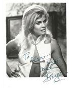 Candice Bergen signed 7x5 black and white photo. Dedicated. American actress and former fashion