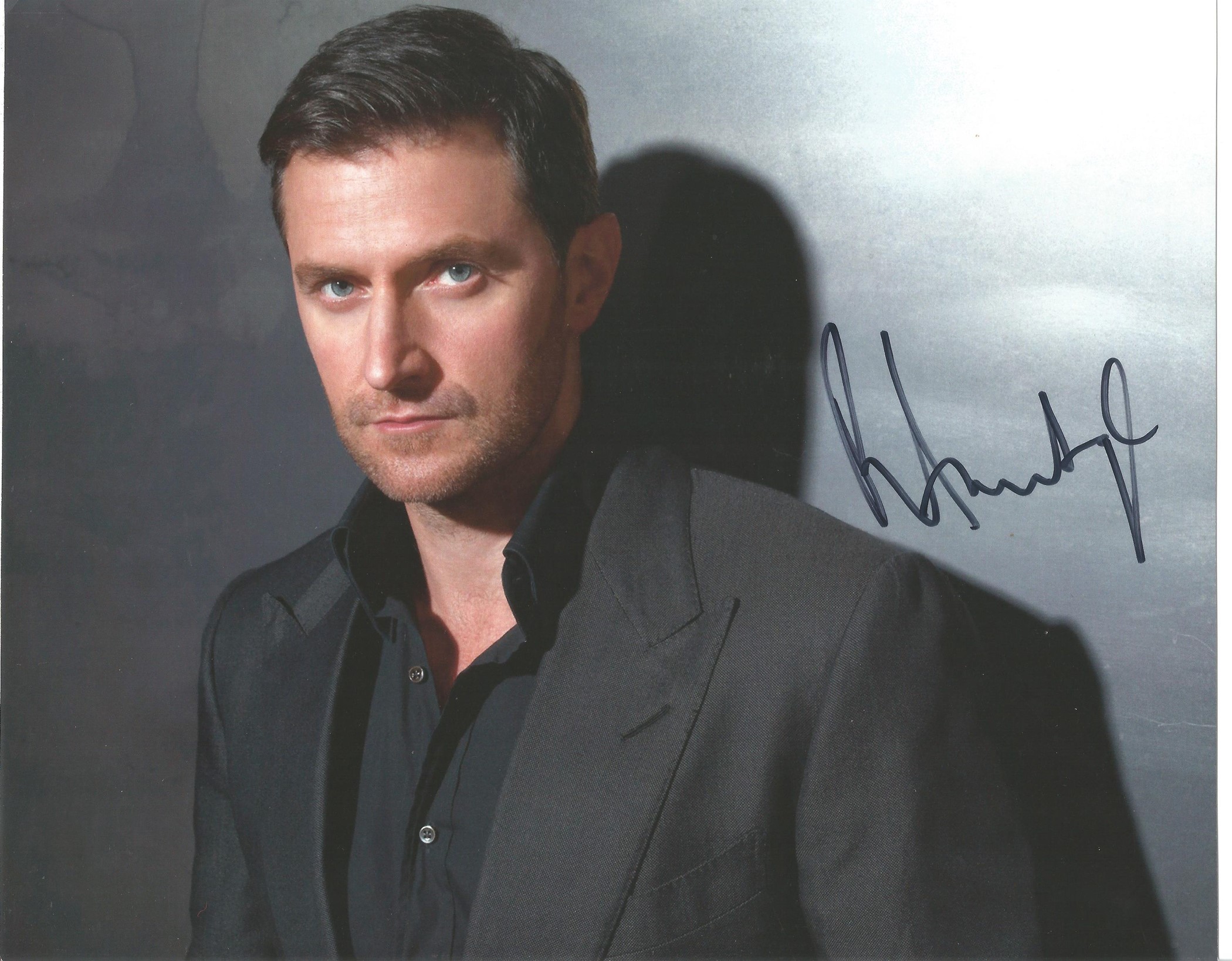 Richard Armitage signed 10 x 8 inch colour photo. English actor. He received recognition in the UK