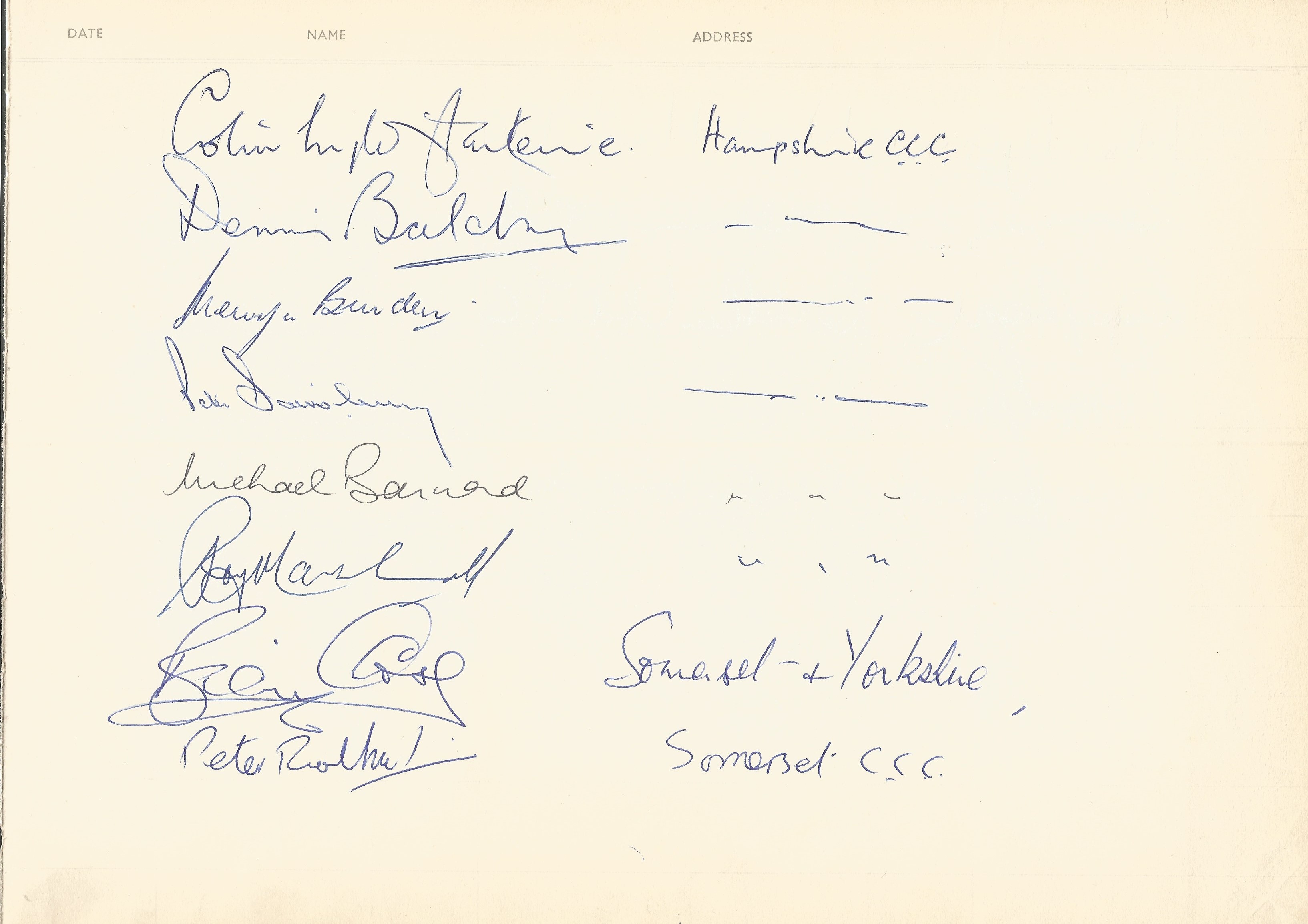 Multi signed vintage Visitors book page includes 5 signature British icons such as Bobby Moore, Vera
