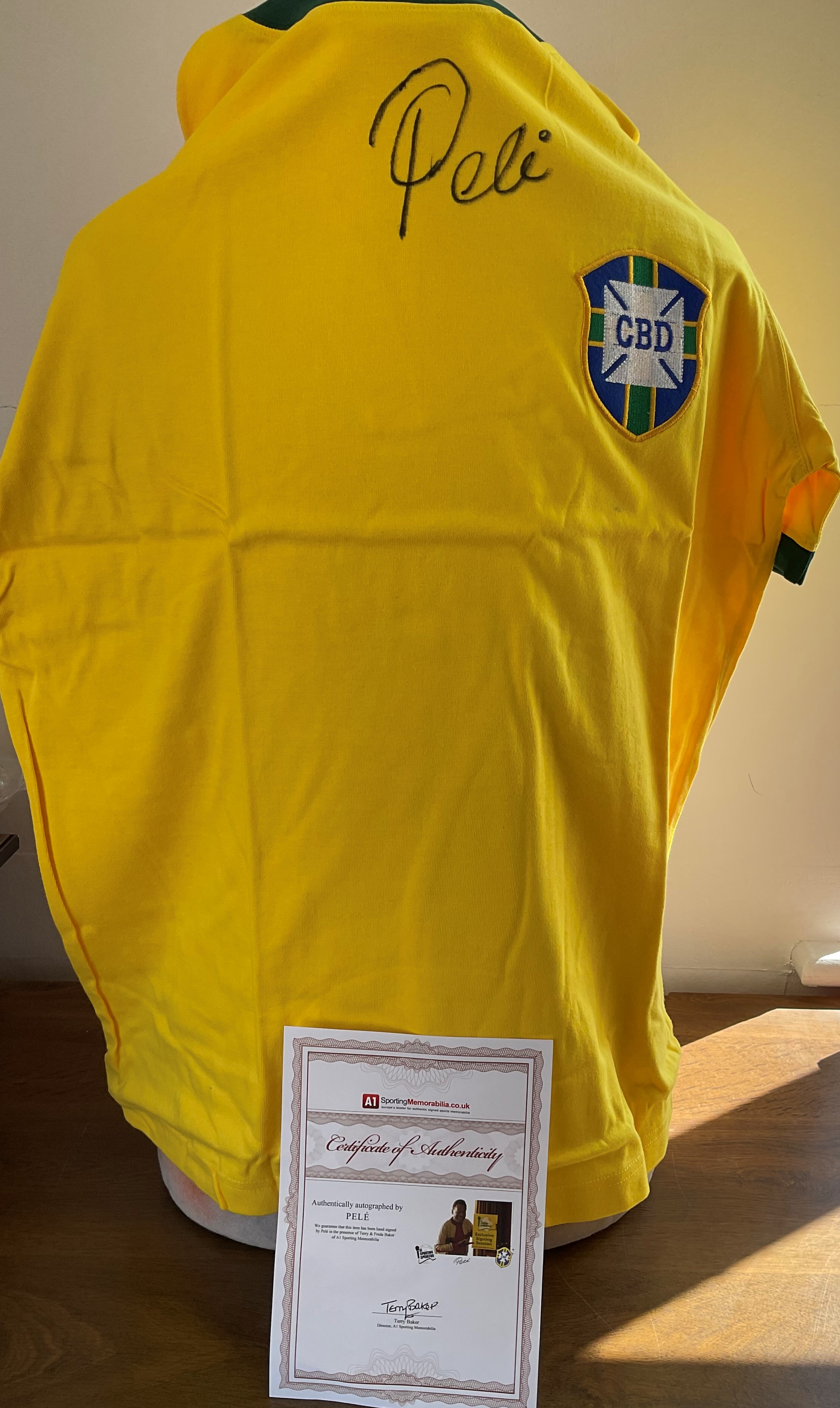 Football Brazil Edson Pele Signed Replica Brazil Football Shirt. Good condition. All autographs come