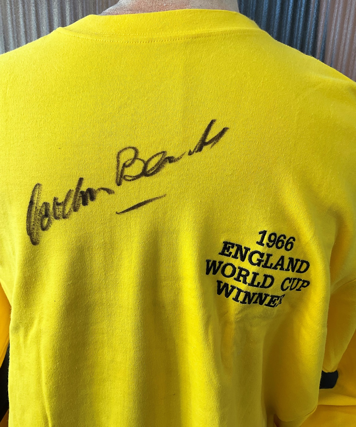 Gordon Banks signed England 1966 World Cup Winners Retro Football shirt. Gordon Banks OBE (30 - Image 2 of 3