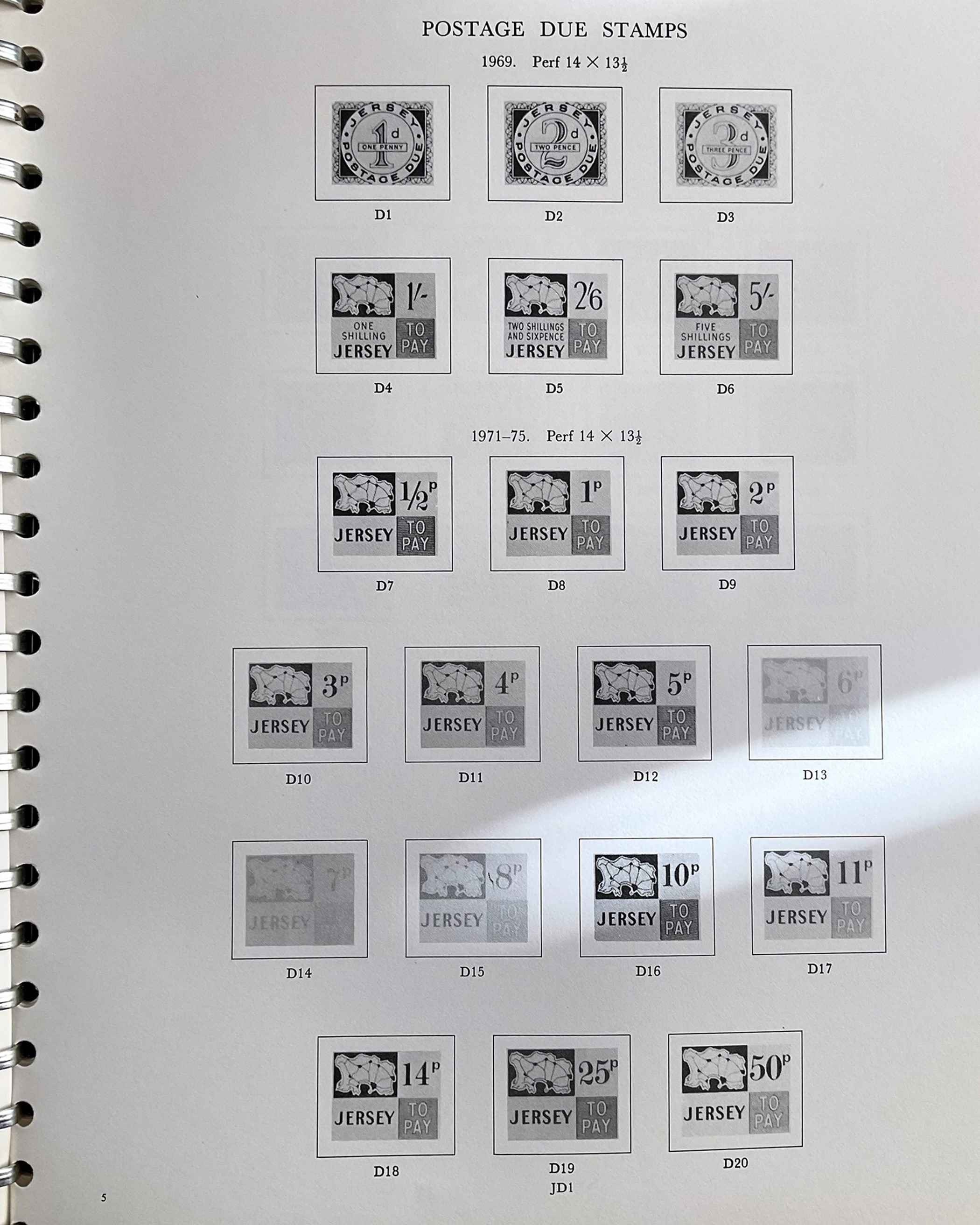 Worldwide Stamps, in a medium sized Album with 8 Hardback pages with 9 rows each side, with over 420 - Image 7 of 7