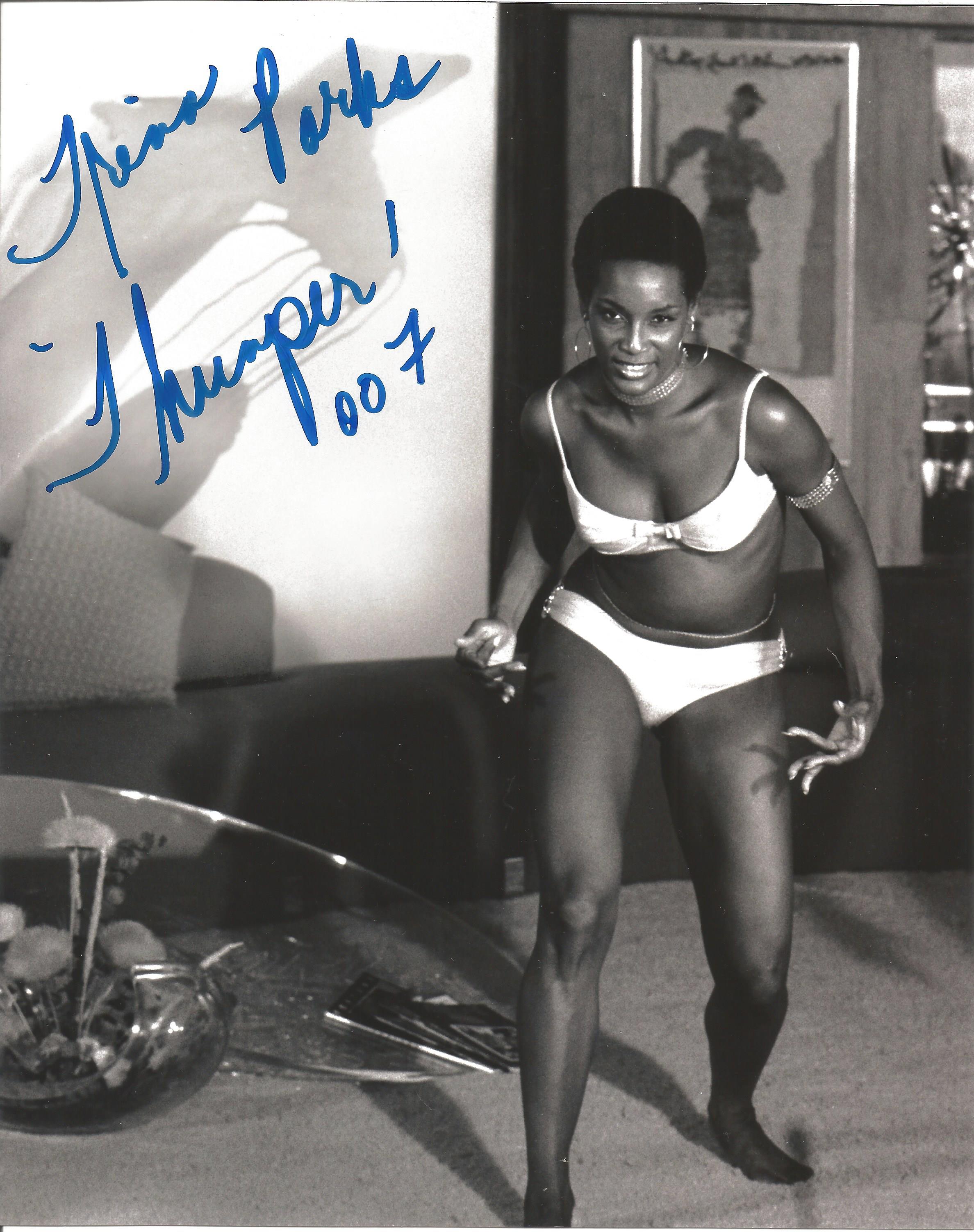 Trina Parks Thumper Handsigned 10x8 Black and White Photo from the James Bond Film Diamonds are