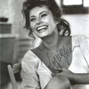 Sophia Loren signed 12x8 B/W photo. Good condition. Sofia Villani Scicolone Dame Grand Cross OMRI,