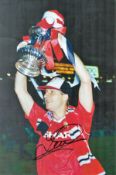 Football. Lee Martin signed 16x12 colour photo. Photo shows Martin Lifting the FA Cup for Manchester