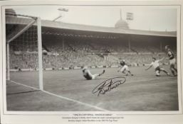Bobby Smith signed 1962 FA Cup Final Smith Scores! 16x12 black and white print. Tottenham Hotspur'