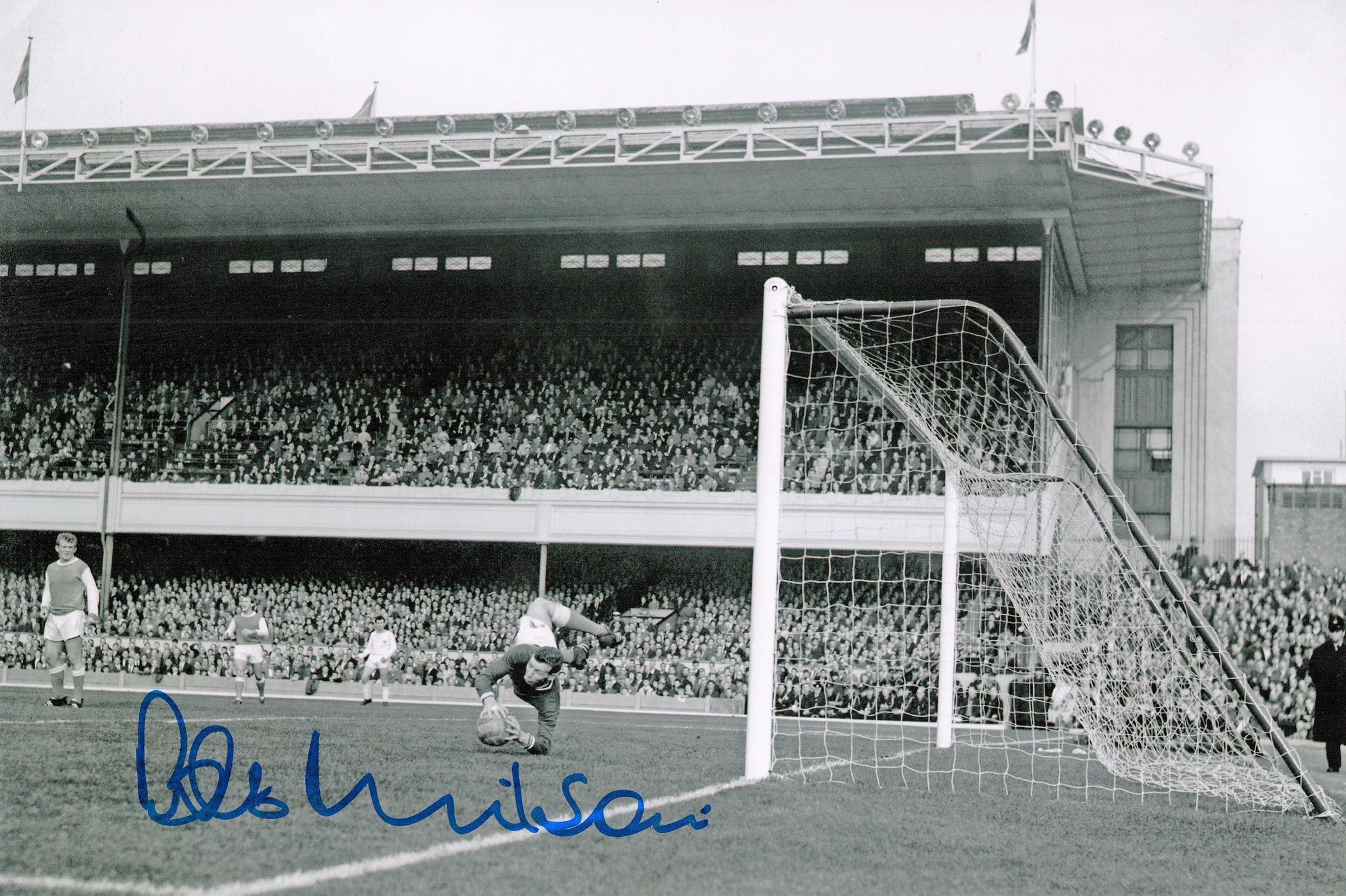Football Bob Wilson signed 12x8 black and white Arsenal photo. Robert Primrose Bob Wilson OBE (