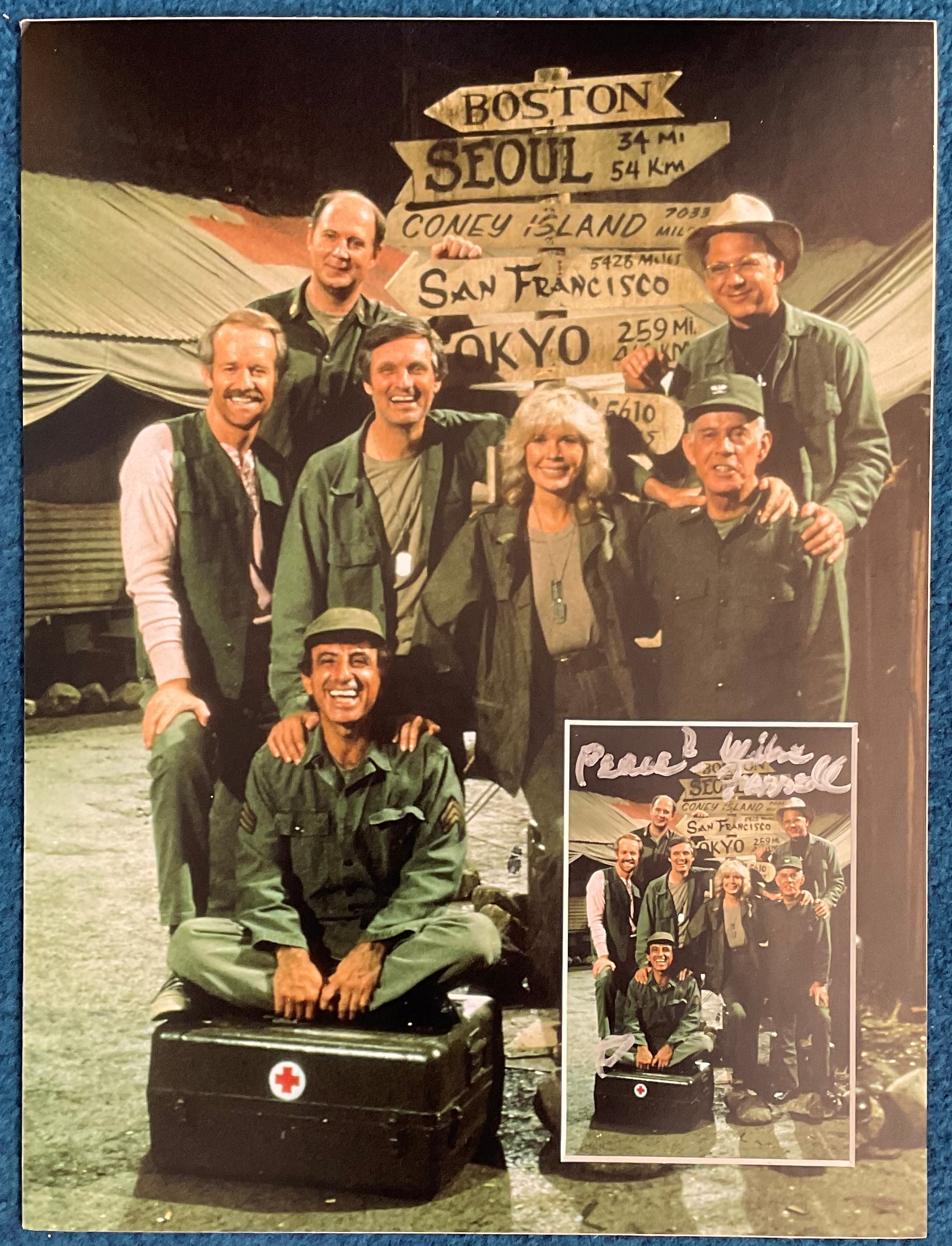 Mike Farrell signed 6x4 inch colour photo, attached to a blown up photo mount showing the same photo - Image 2 of 2