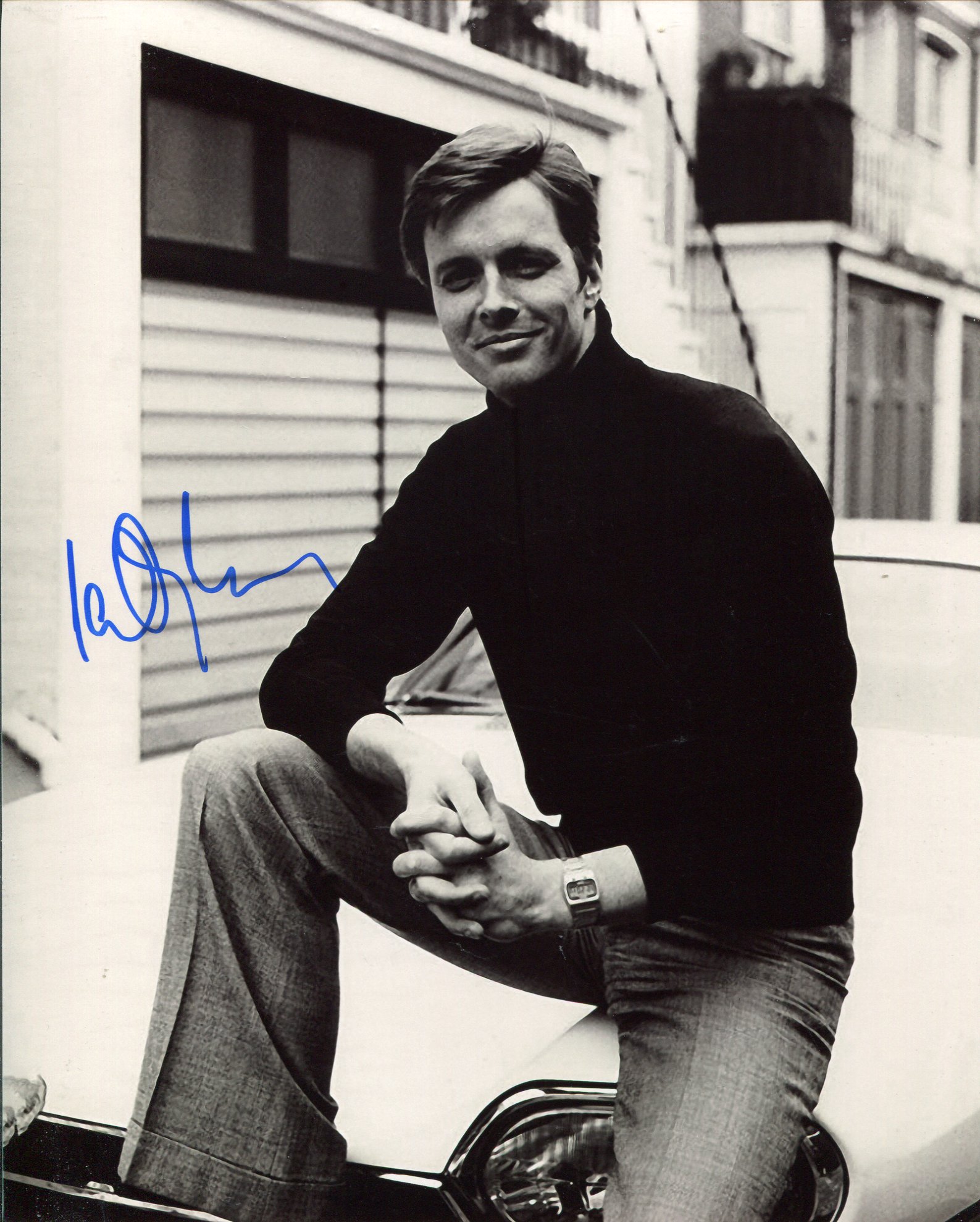 The Saint 8x10 photo signed by actor Ian Ogilvy. Good condition Est.