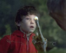 E.T The Extra Terrestrial, stunning 8x10 photo signed by Henry Thomas as Elliott. Good condition