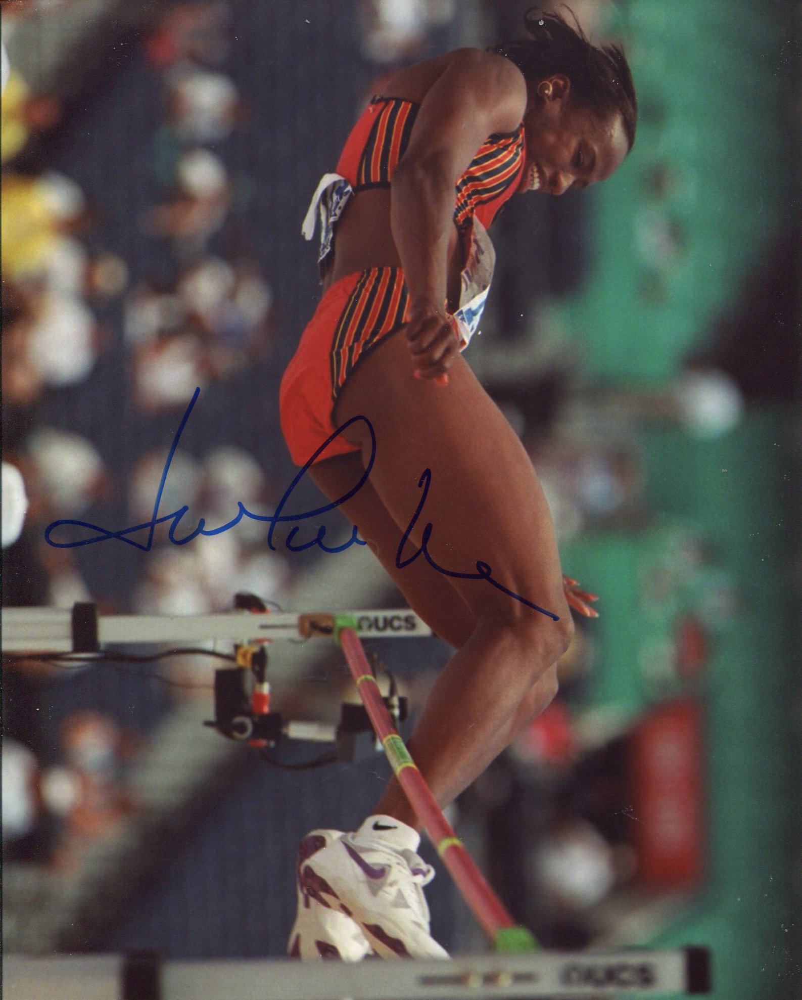 Jackie Joyner-Kersee signed 8x10 photo, legendary Olympic athlete. Good condition Est.