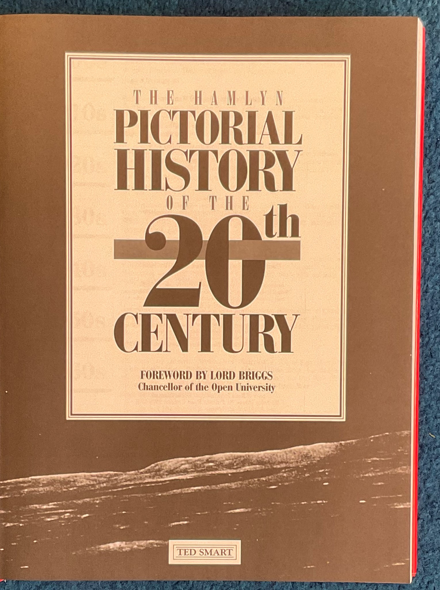 The Hamlyn Pictorial History of the 20th Century New Updated Edition 1995 Hardback Book published by - Image 2 of 3