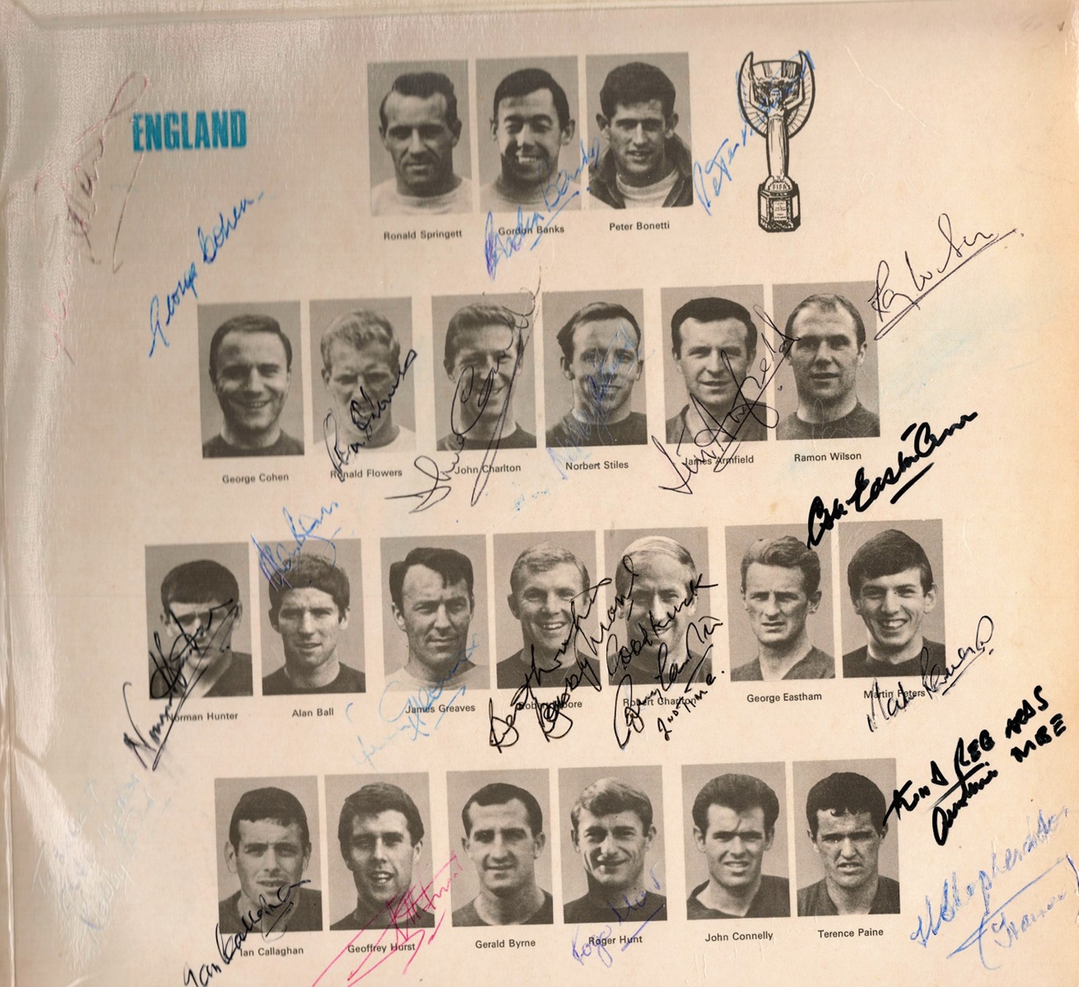 World Cup 1966 multi signed 33rpm Record sleeve 22 fantastic signatures includes Bobby Moore, Alf - Image 2 of 2