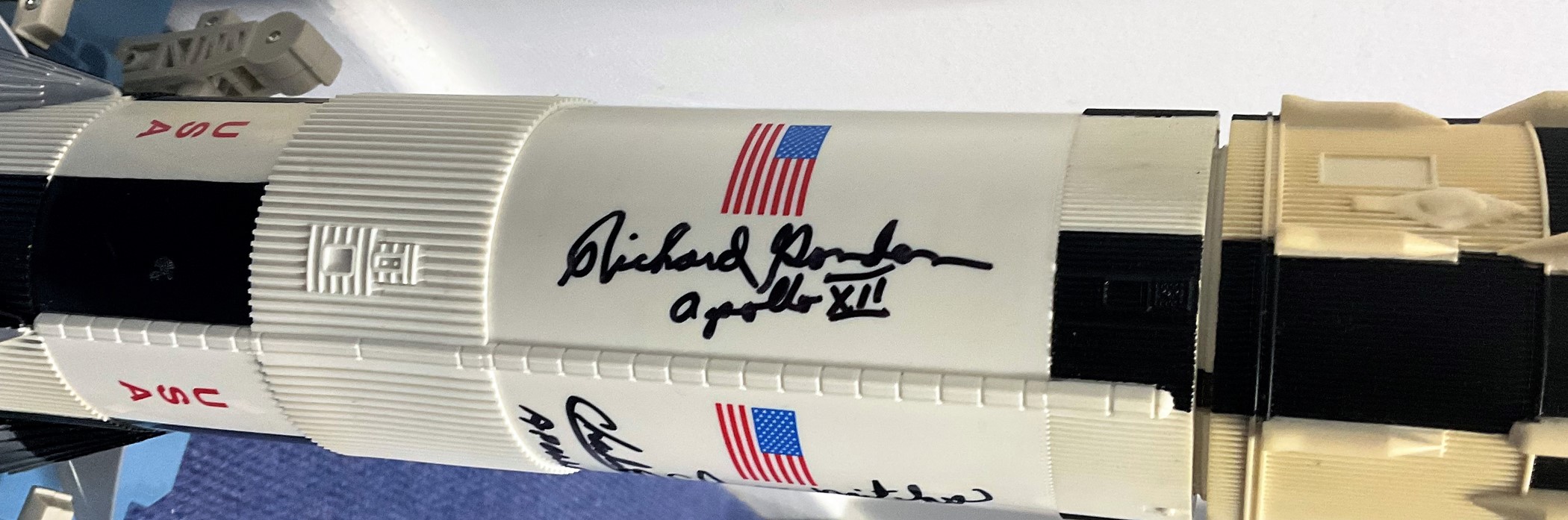 Space Voyagers Saturn 5 rocket model multi signed by Nasa astronauts Charles Drake, Ed Mitchell, - Image 4 of 7