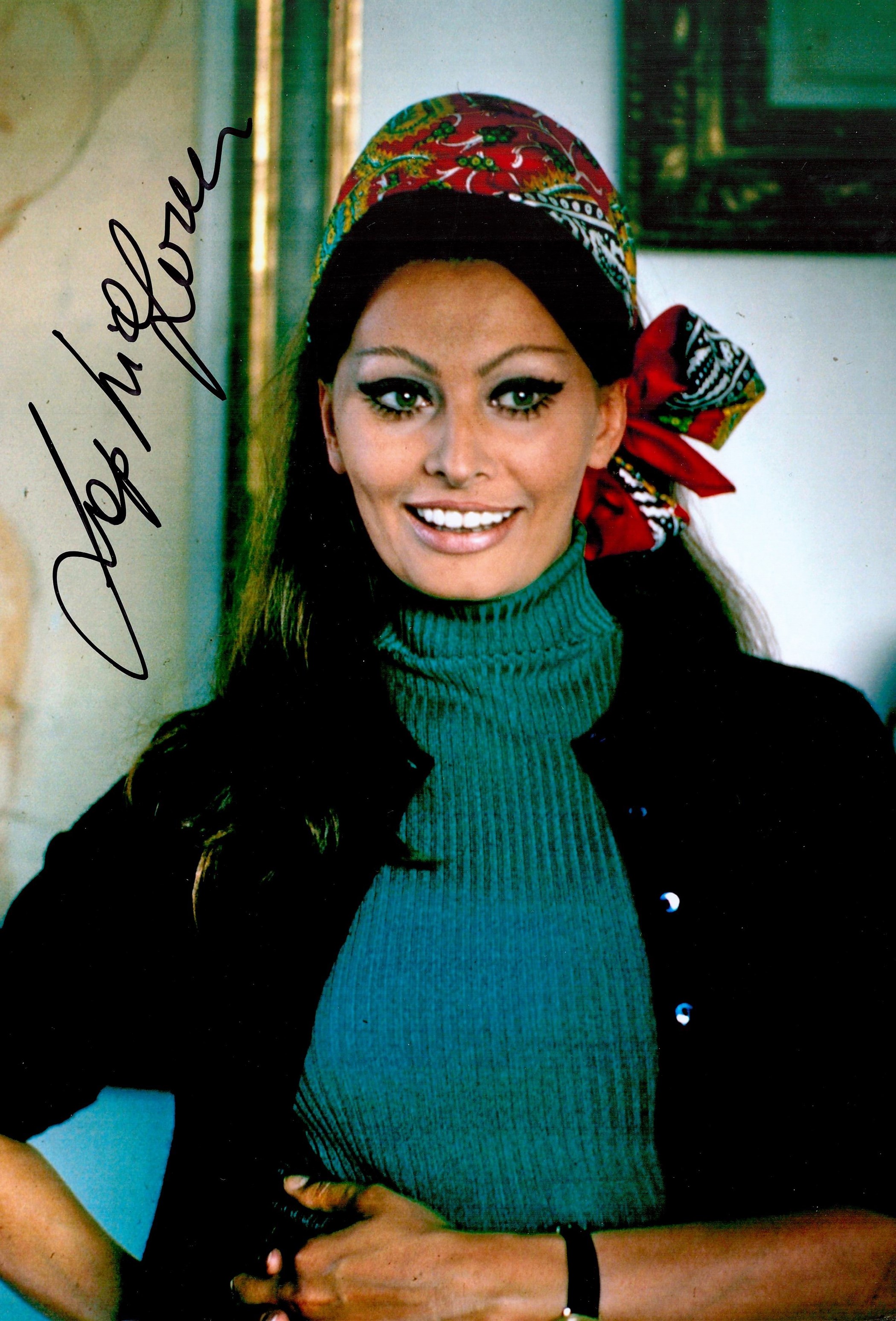 Sophia Loren signed 12x8 colour photo. Italian actress. She was named by the American Film Institute