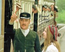 Bernard Cribbins signed 10x8 Railway Children colour photo. Bernard Joseph Cribbins OBE, born 29