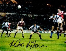 Footballer Andy Linighan Arsenal 8x10 Coloured signed photo. Photo shows Linighan scoring the