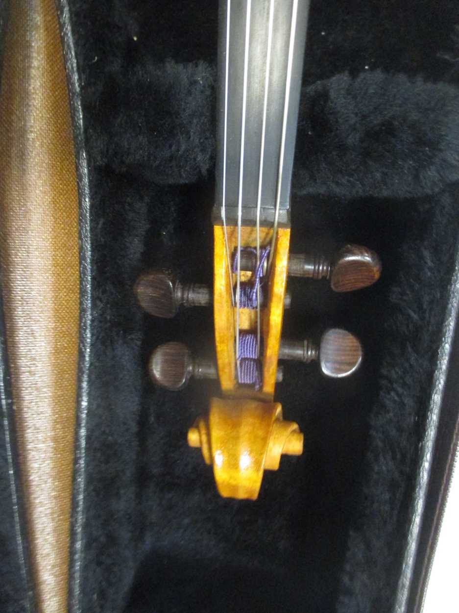 A miniature modern violin by Robert Mynott (Cambridge), with case and bow, 46cm long - Image 2 of 5