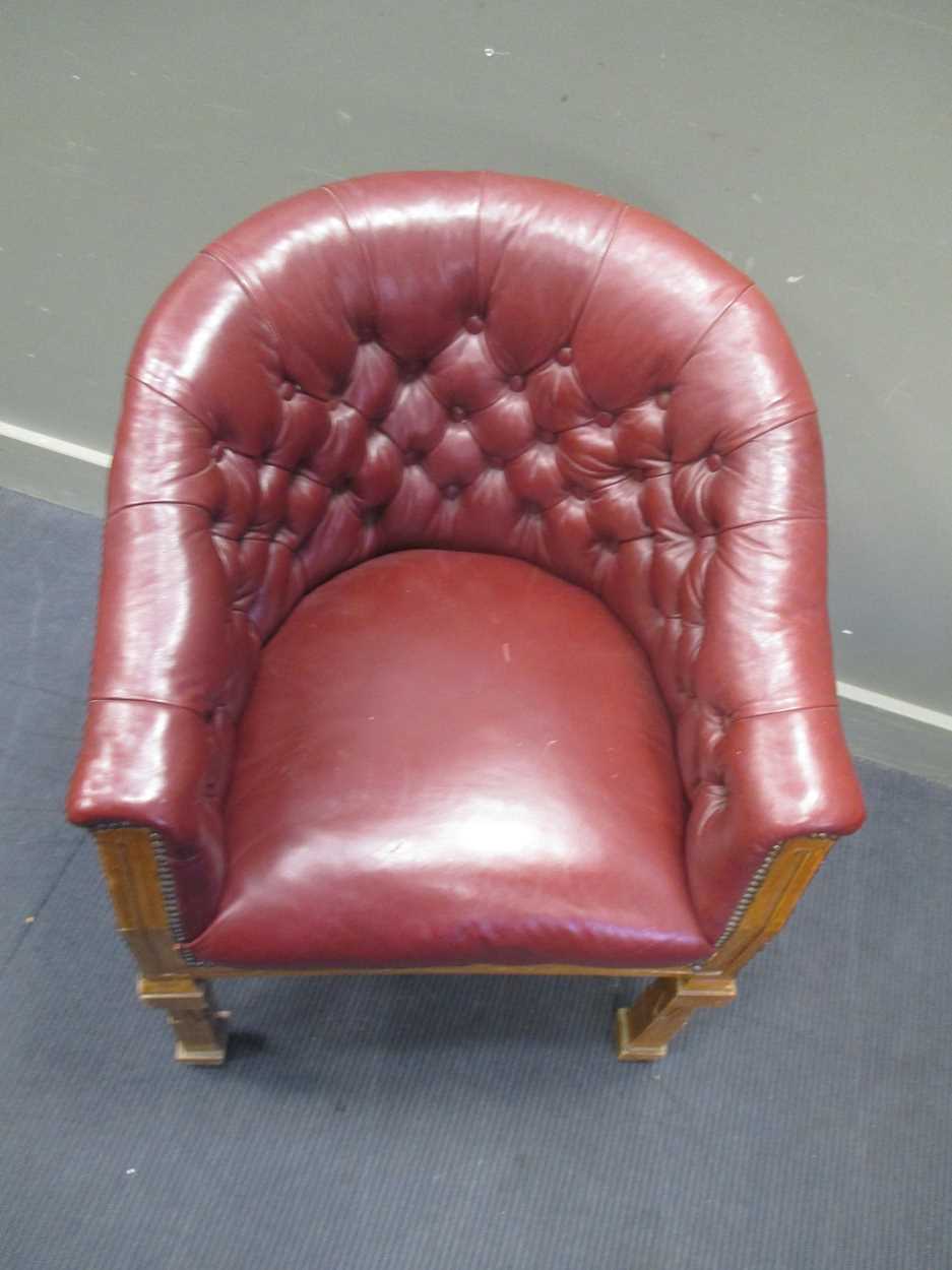Club ChairCondition report: It belonged to the first (c 1890s) Chairman of the Newmarket Co- - Bild 4 aus 4