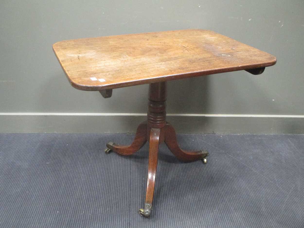 A George III mahogany breakfast table with brass lion paw feet, 72 x 91cm; a 19th century occasional - Bild 14 aus 16