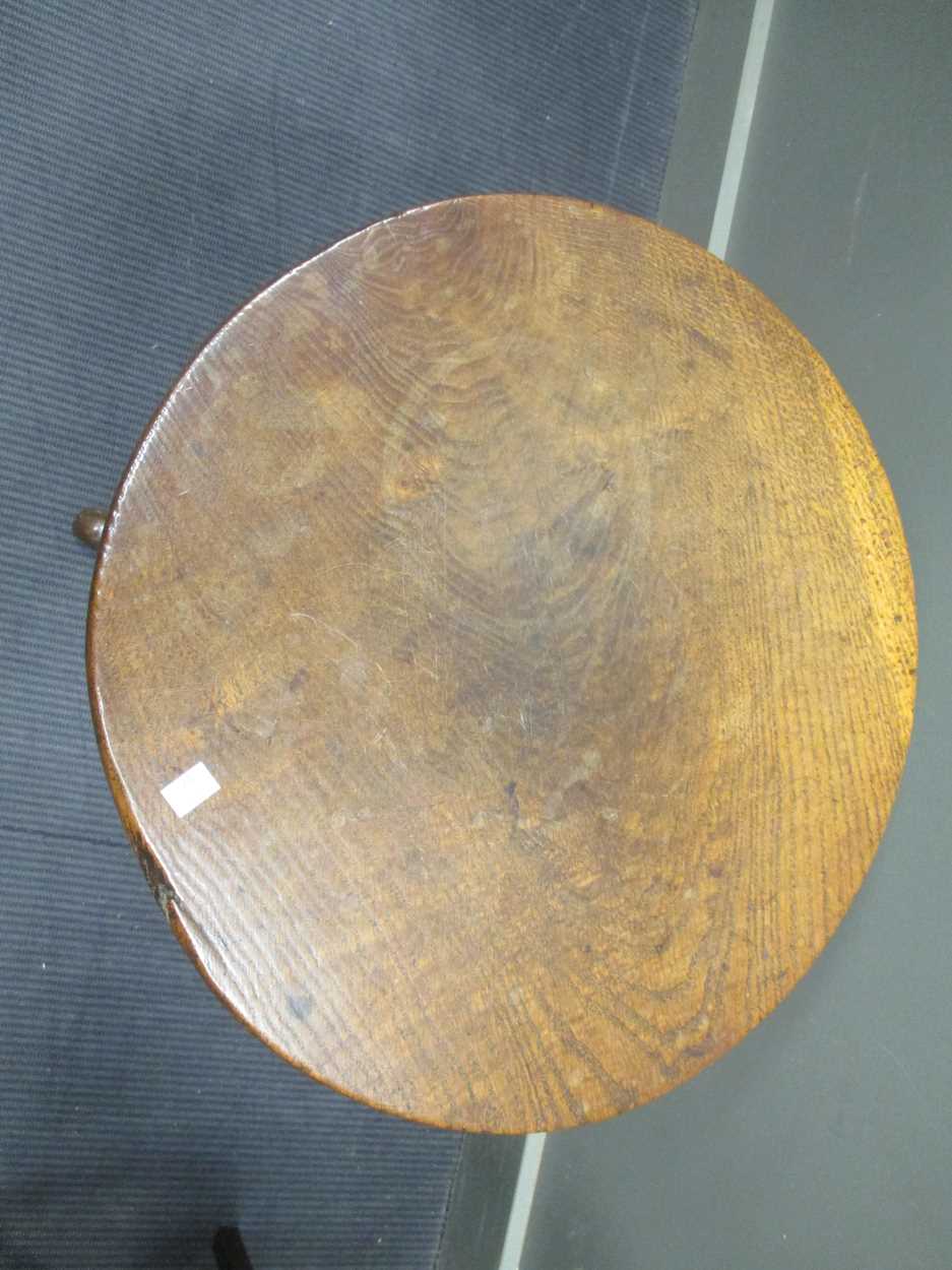 A George III mahogany breakfast table with brass lion paw feet, 72 x 91cm; a 19th century occasional - Bild 8 aus 16