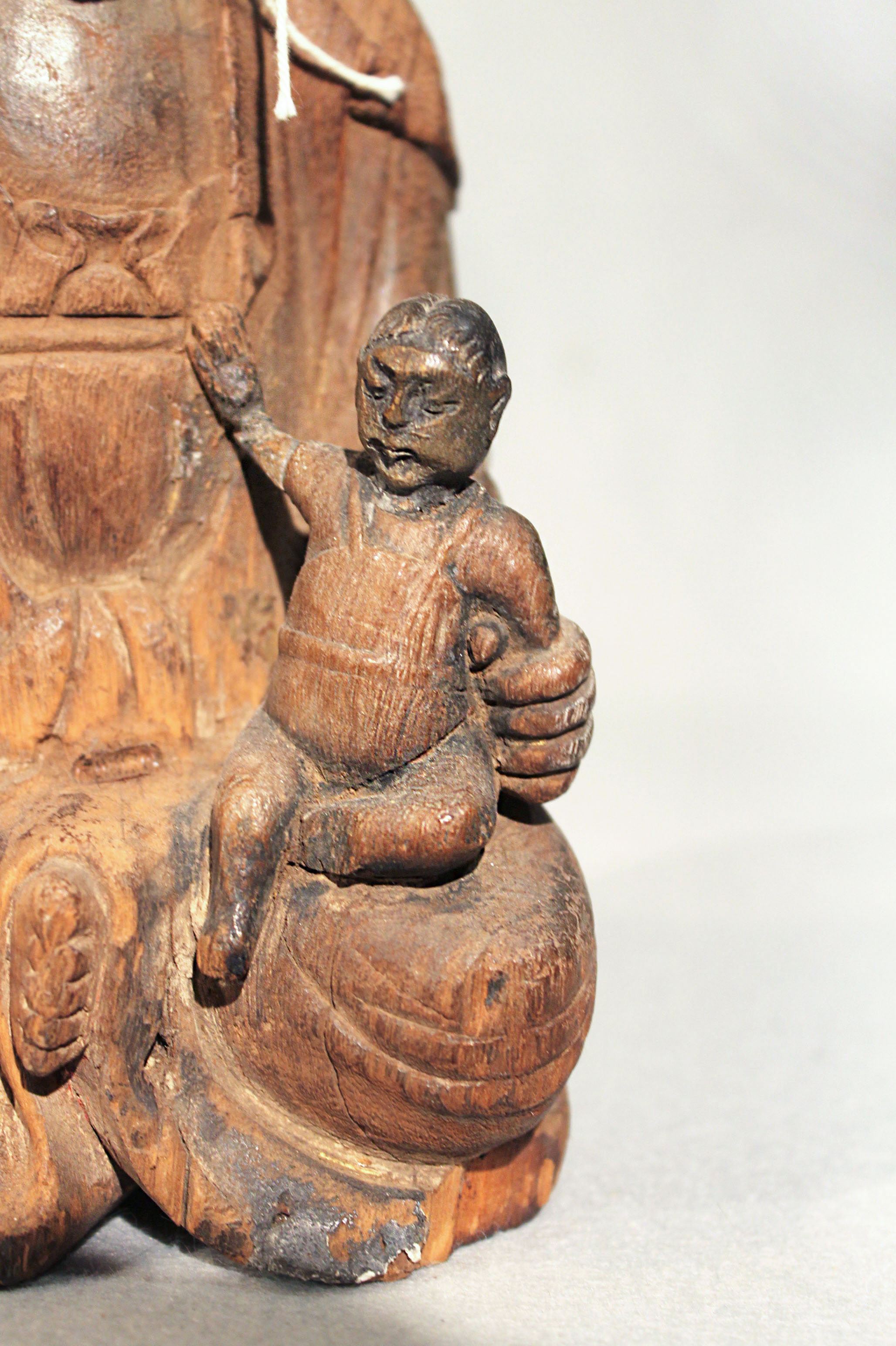 Three Chinese carved wood seated figures, two of a Buddha, the other of Guanyin with child, - Image 6 of 6