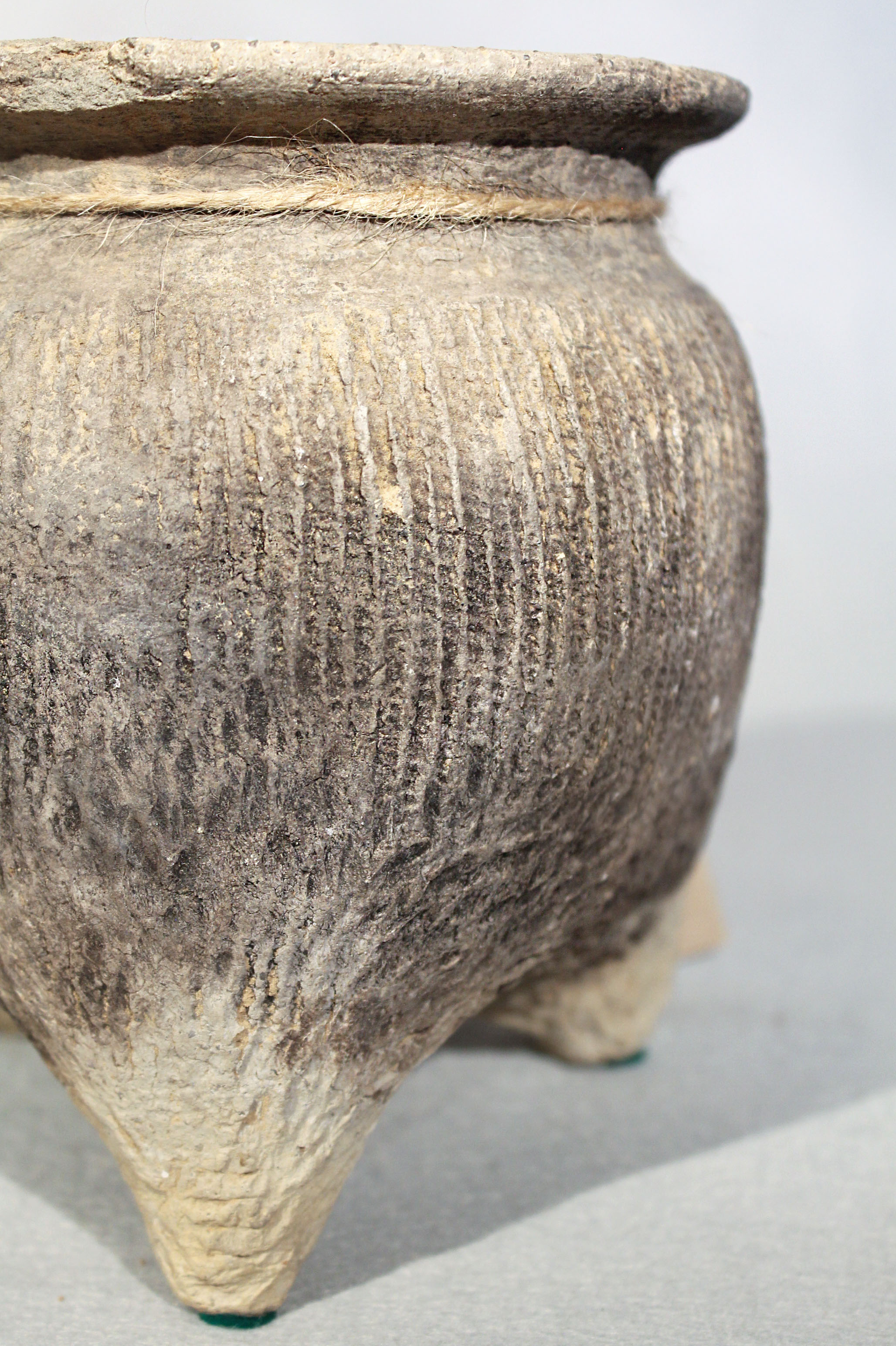 Two Chinese vases, comprising a three legged pot with impressed string lines, Neolithic, 16cm - Image 2 of 7