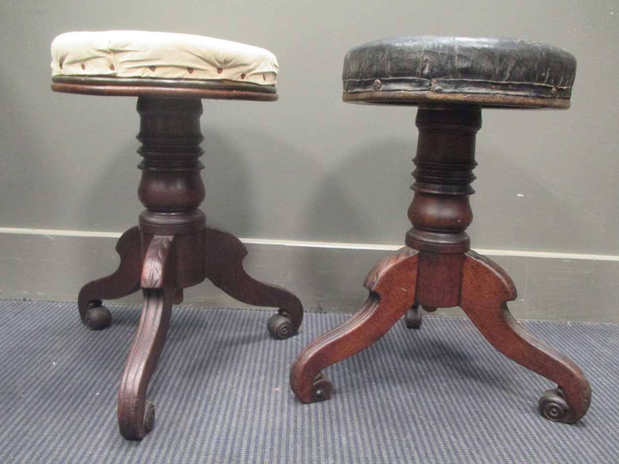 A pair of Regency mahogany piano stools, 50cm high (2) - Bild 3 aus 5