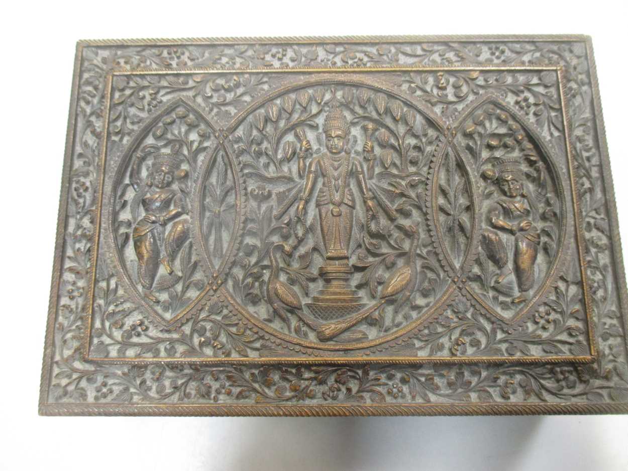 An Indian/Asian carved wood box, probably c.1900, with three figures to the lid, on brass feet, 23 x - Image 5 of 6