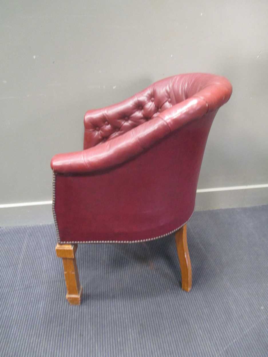 Club ChairCondition report: It belonged to the first (c 1890s) Chairman of the Newmarket Co- - Bild 2 aus 4