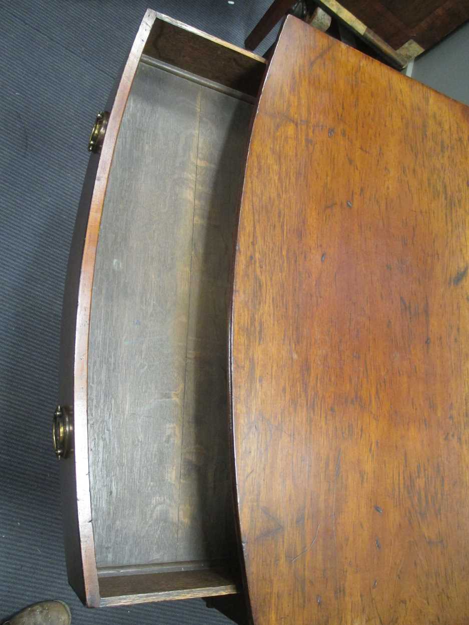 A late George III mahogany bow front side table the single frieze drawer over ring turned tapering - Bild 2 aus 9