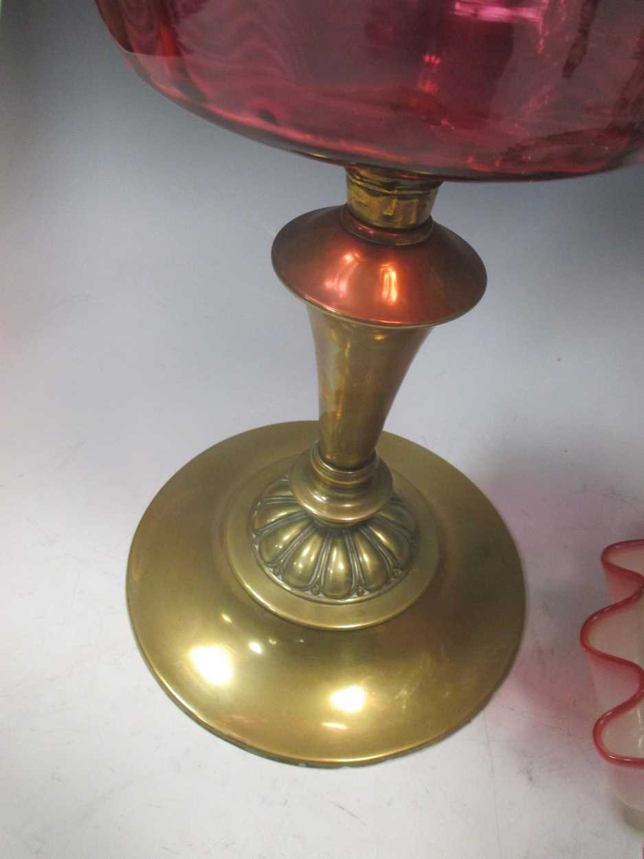 A good Victorian glass epergne and a Cranberry glass and brass oil lamp (2) - Image 3 of 5