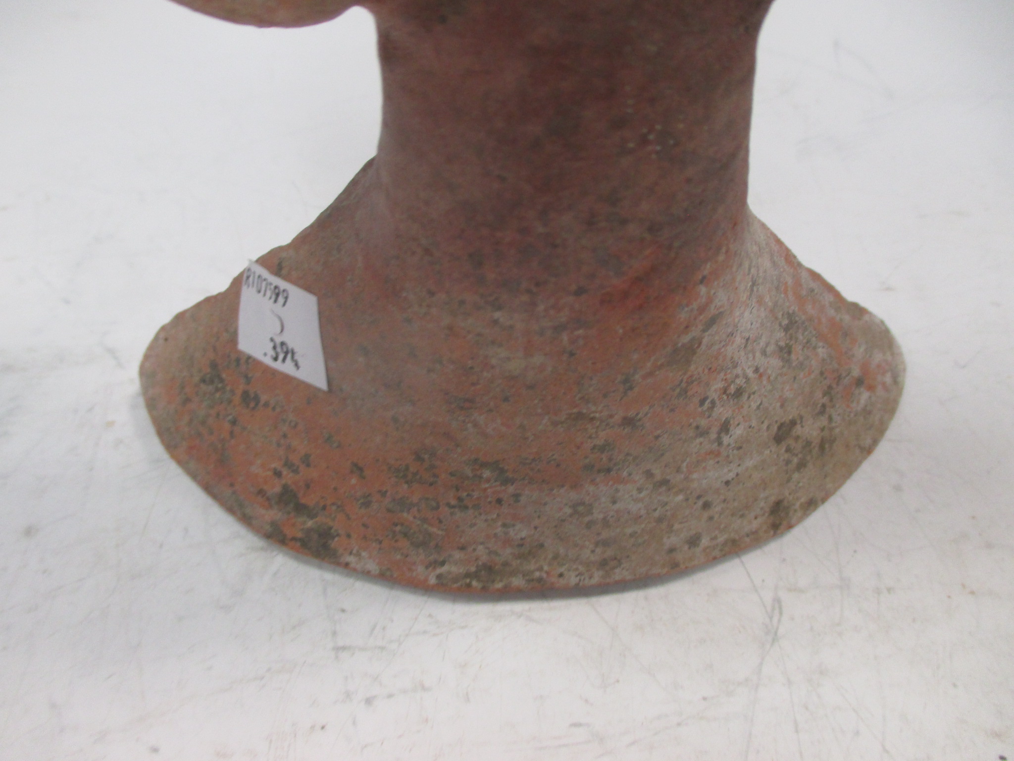 A Chinese red pottery standing lady attendant, probably Han Dynasty, 31.5cm high - Image 4 of 6