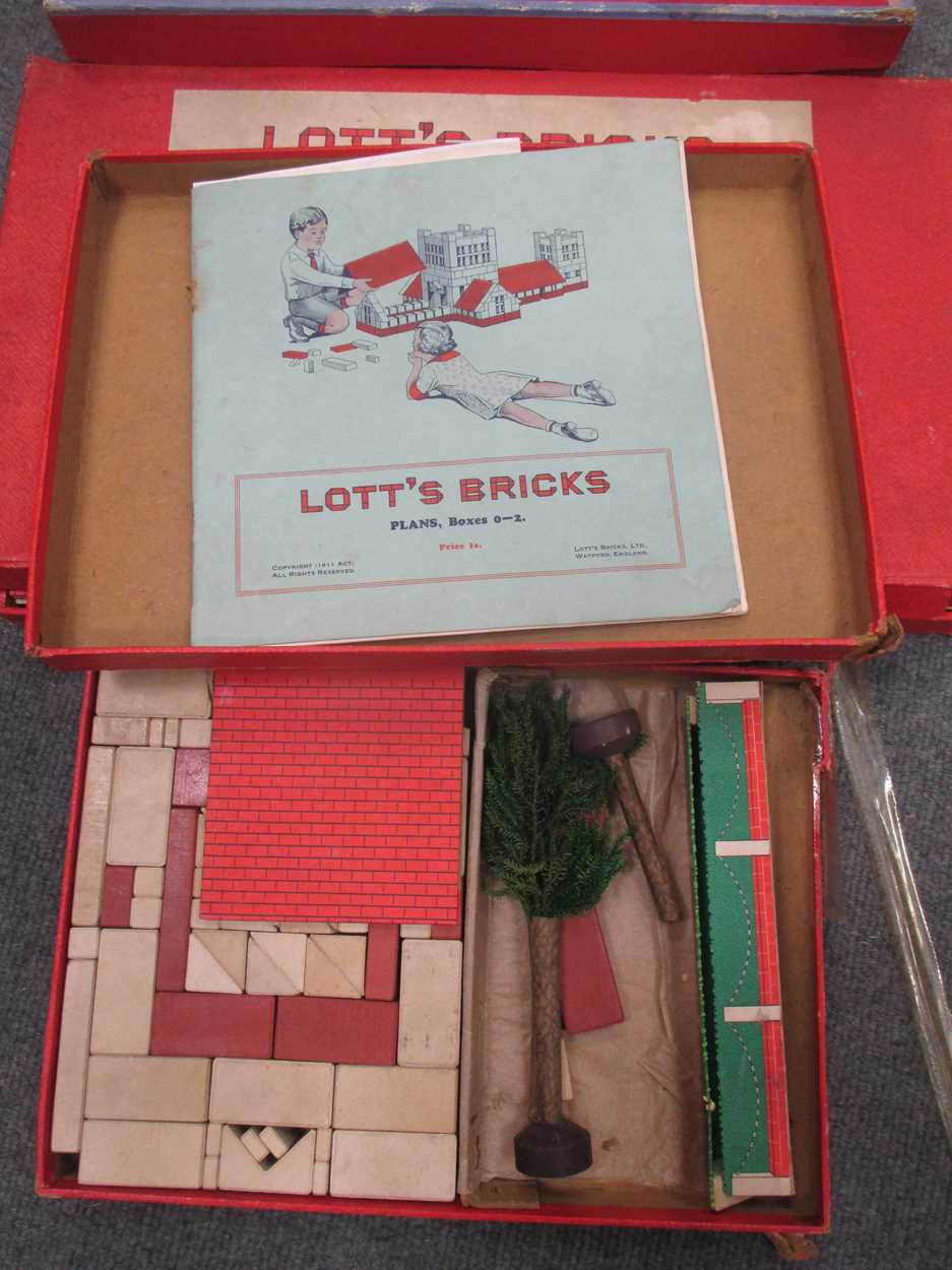 Hornby trains, some boxed, with, a Boxed set of Lott's bricks 1a and 2 and a boxed set of Meccano E, - Image 4 of 5