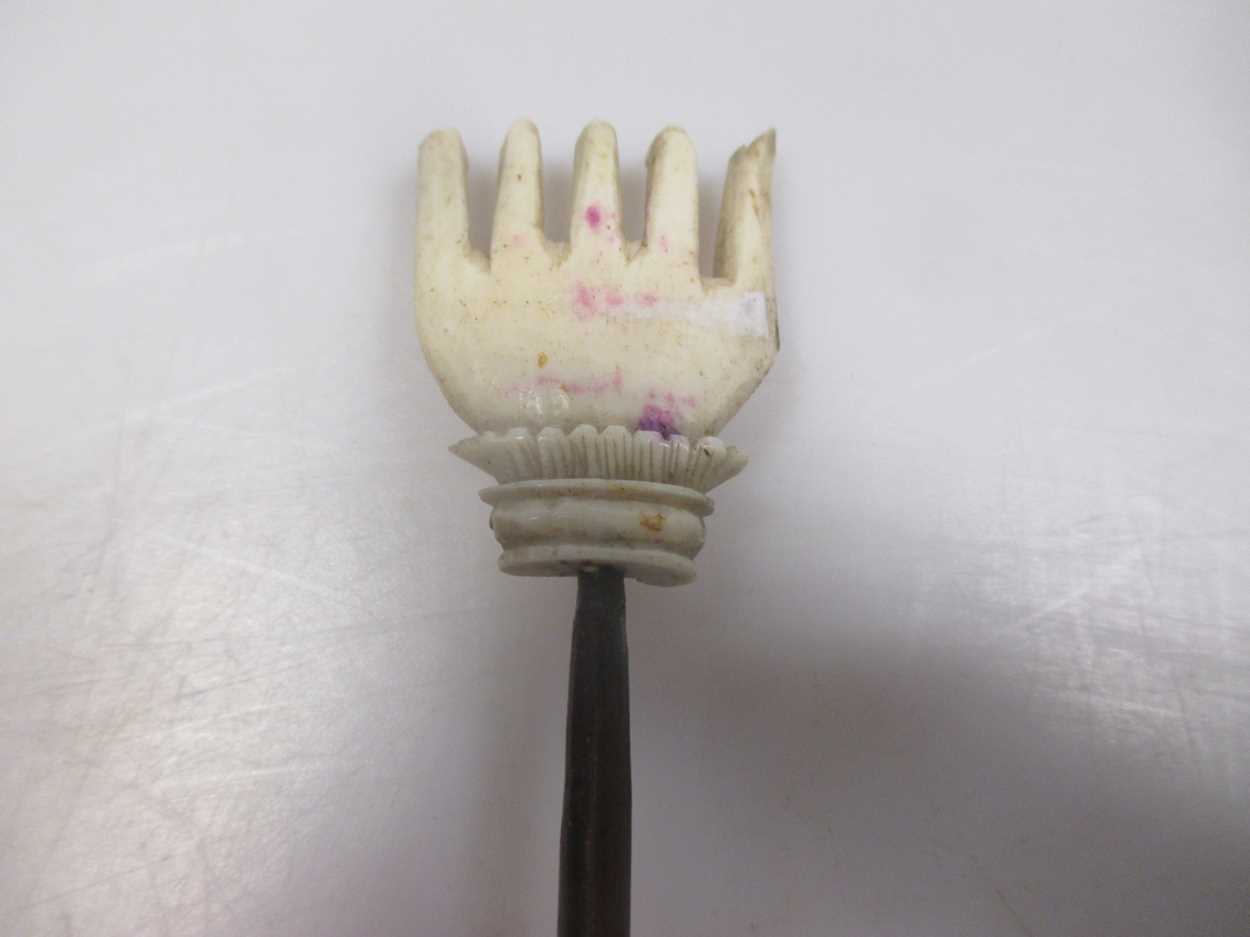 A bone back scratcher, bone brooch and a small make up pot - Image 2 of 6