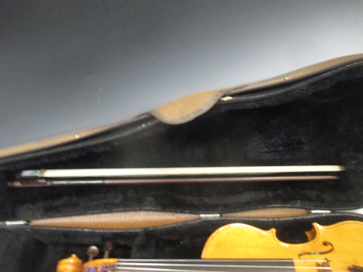 A miniature modern violin by Robert Mynott (Cambridge), with case and bow, 46cm long - Image 4 of 5