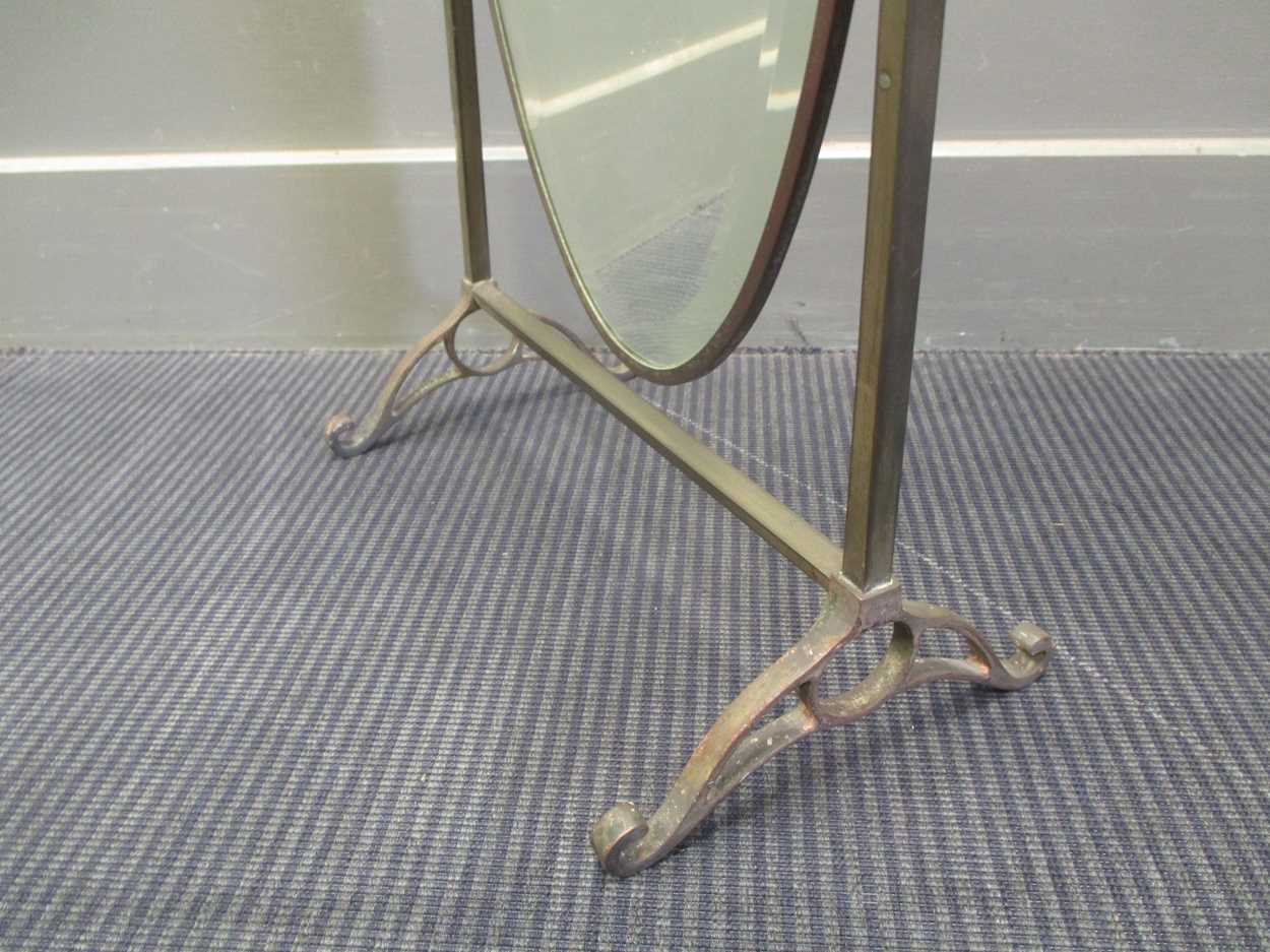 A brass framed oval dressing table mirror, with dove cresting 75cm high 44cm wide - Bild 2 aus 5