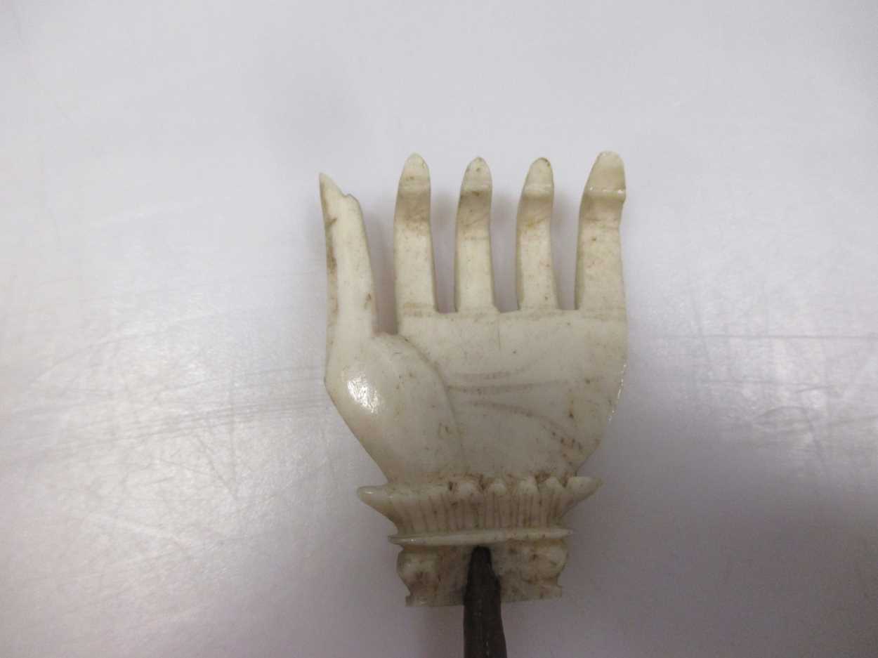 A bone back scratcher, bone brooch and a small make up pot - Image 3 of 6
