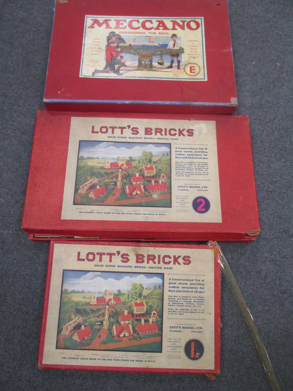 Hornby trains, some boxed, with, a Boxed set of Lott's bricks 1a and 2 and a boxed set of Meccano E,