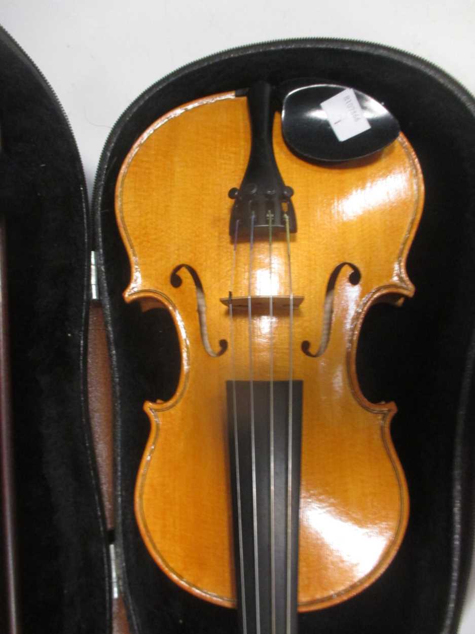 A miniature modern violin by Robert Mynott (Cambridge), with case and bow, 46cm long - Image 5 of 5