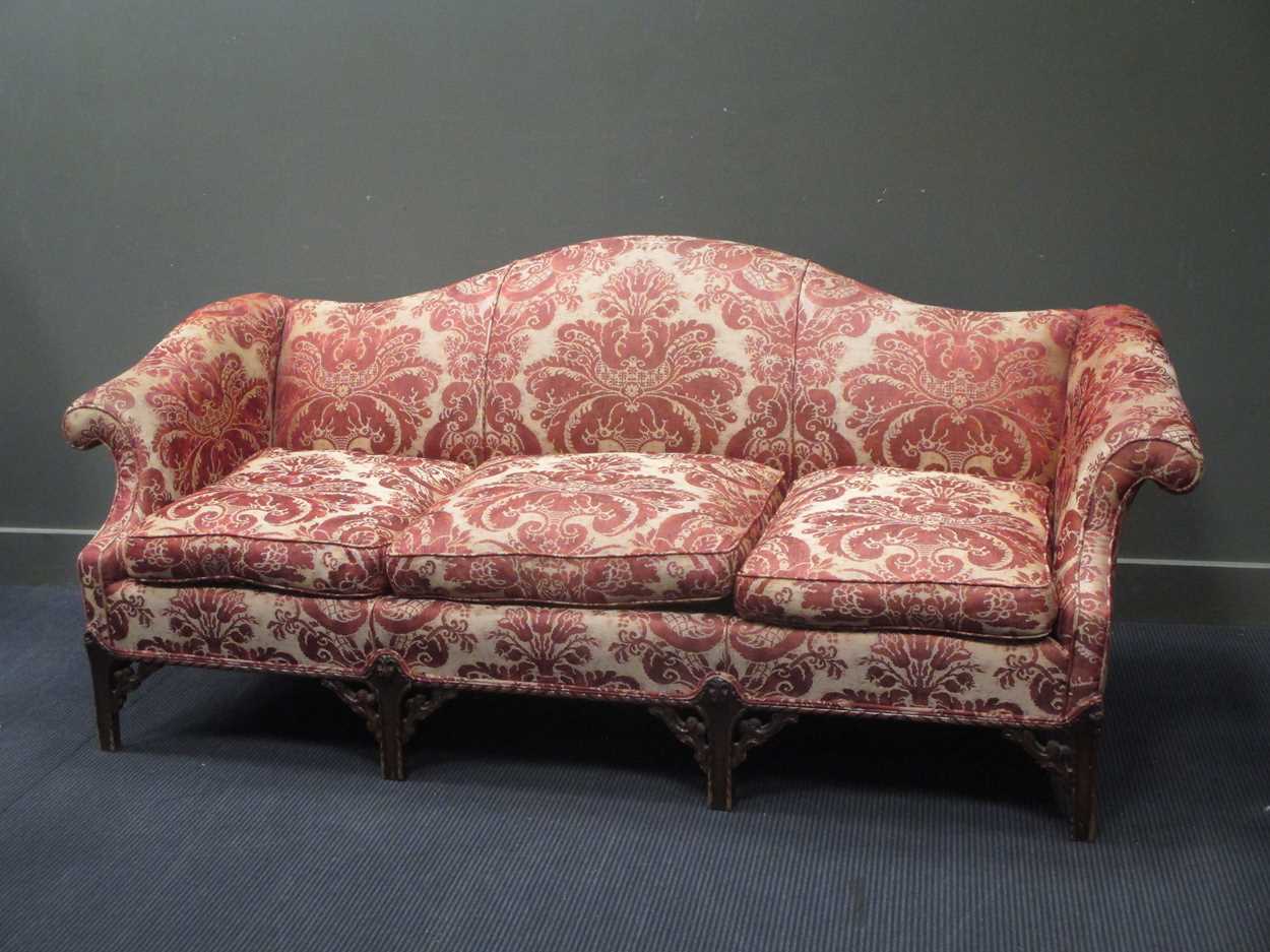 A George III style hump-back settee 86 x 210 x 95cm - Bild 4 aus 5