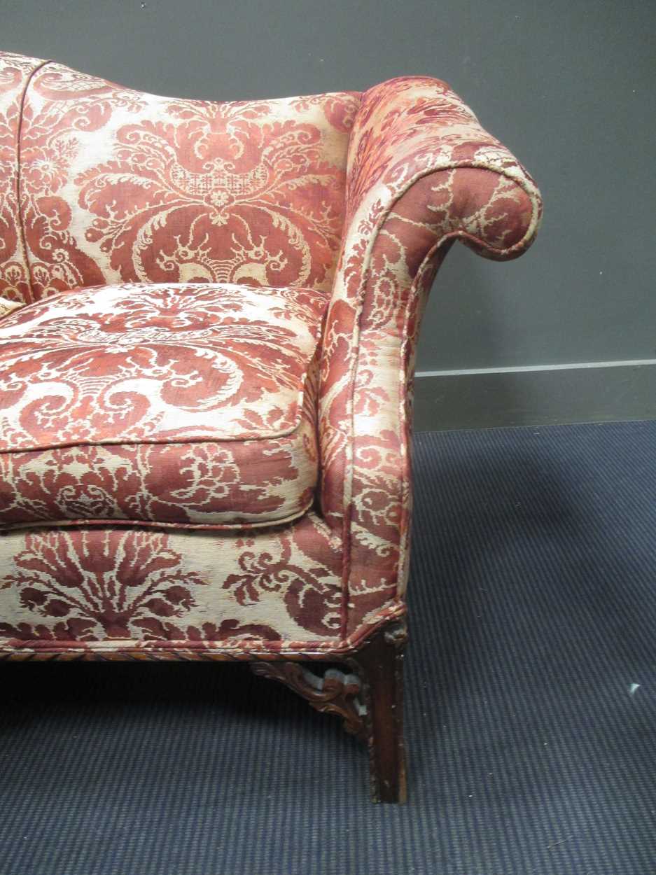 A George III style hump-back settee 86 x 210 x 95cm - Bild 2 aus 5