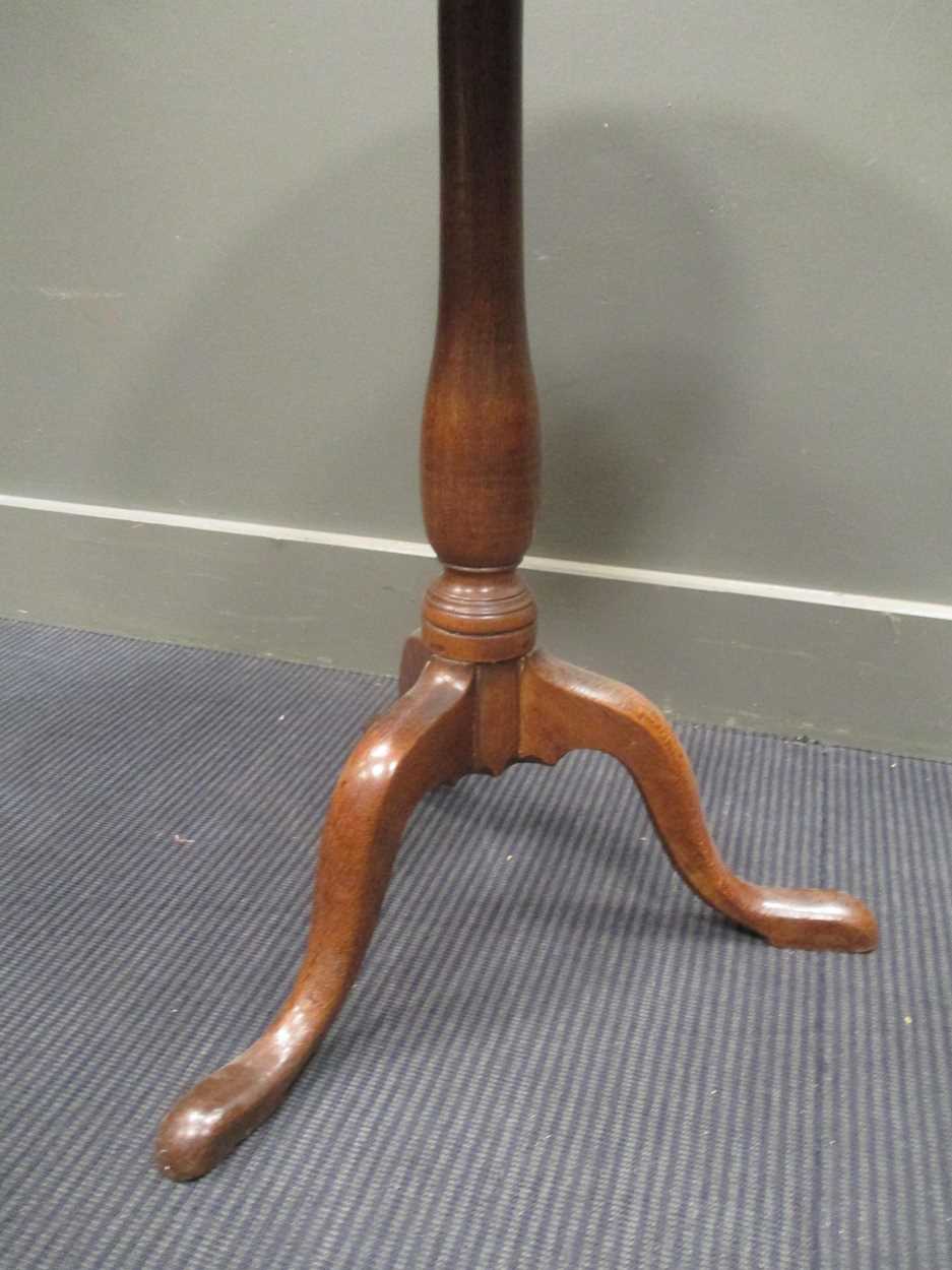 A George III mahogany breakfast table with brass lion paw feet, 72 x 91cm; a 19th century occasional - Bild 11 aus 16