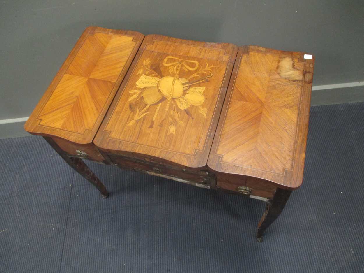 A French early 19th century kingwood and inlaid dressing table with three compartments, the - Bild 17 aus 17