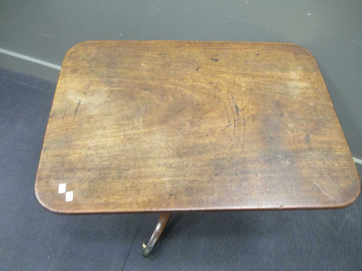 A George III mahogany breakfast table with brass lion paw feet, 72 x 91cm; a 19th century occasional - Bild 13 aus 16