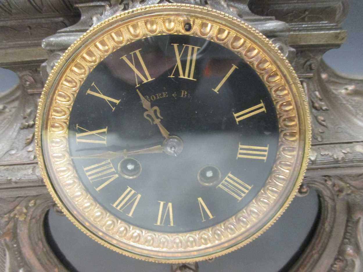 A bronze mantel clock with figural mounts, 64cm high - Image 2 of 7