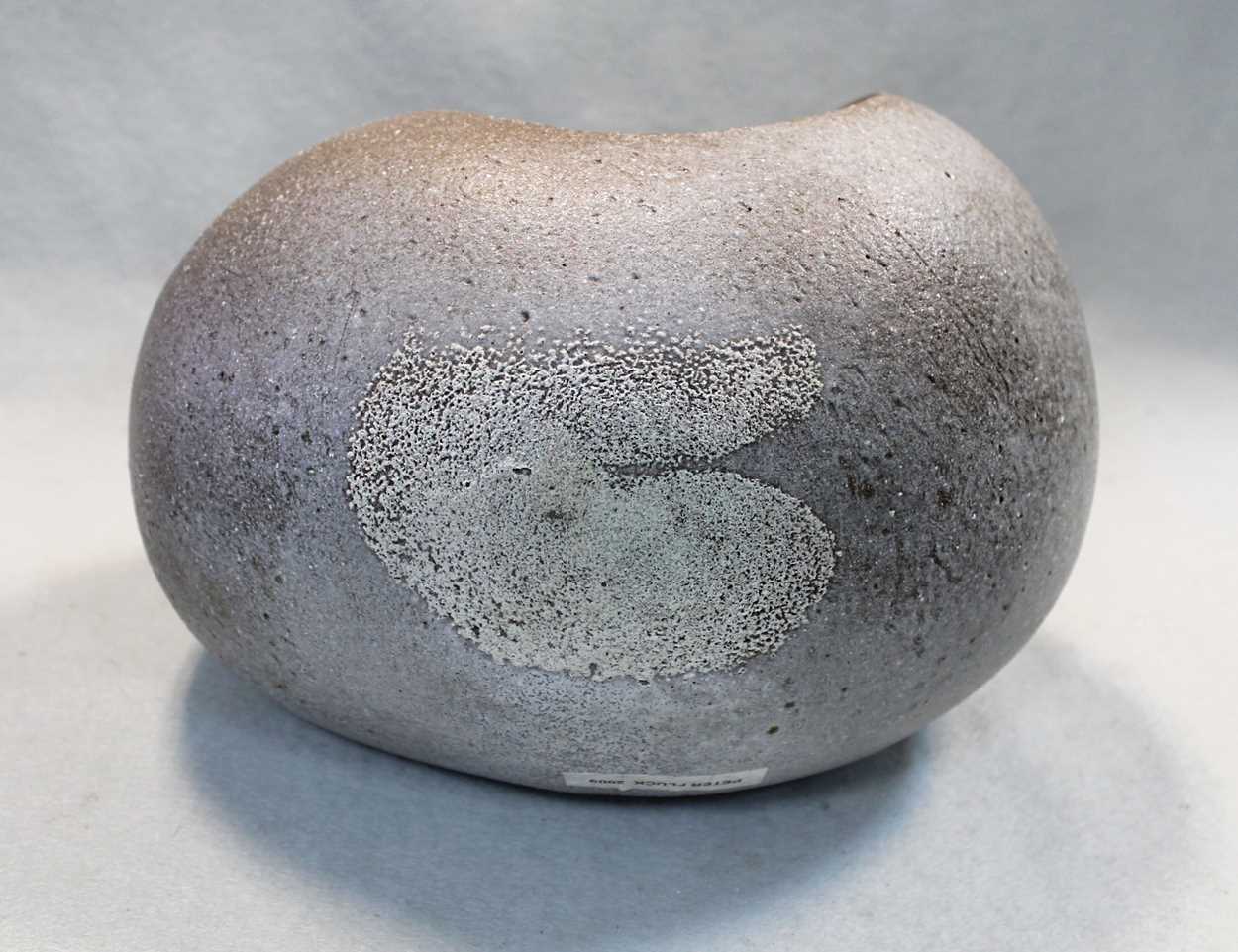 § Peter Fluck (British, born 1941), abstract stoneware bowl, 2005, - Image 3 of 6